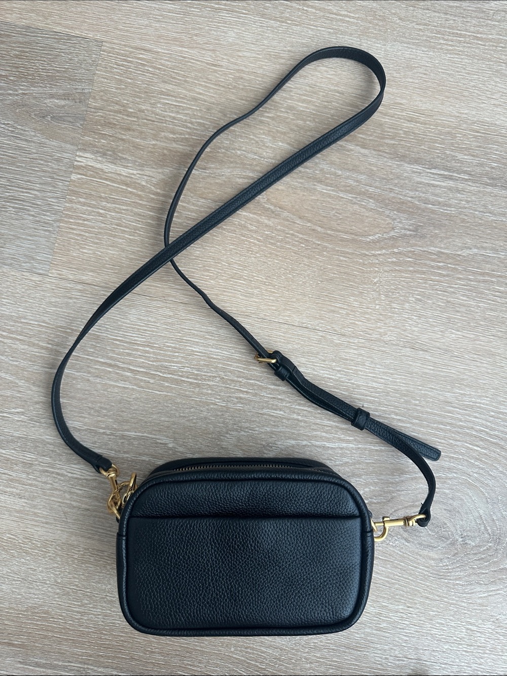Tory Burch Black Leather Crossbody Camera Bag with Embossed Logo - Picture 2 of 2